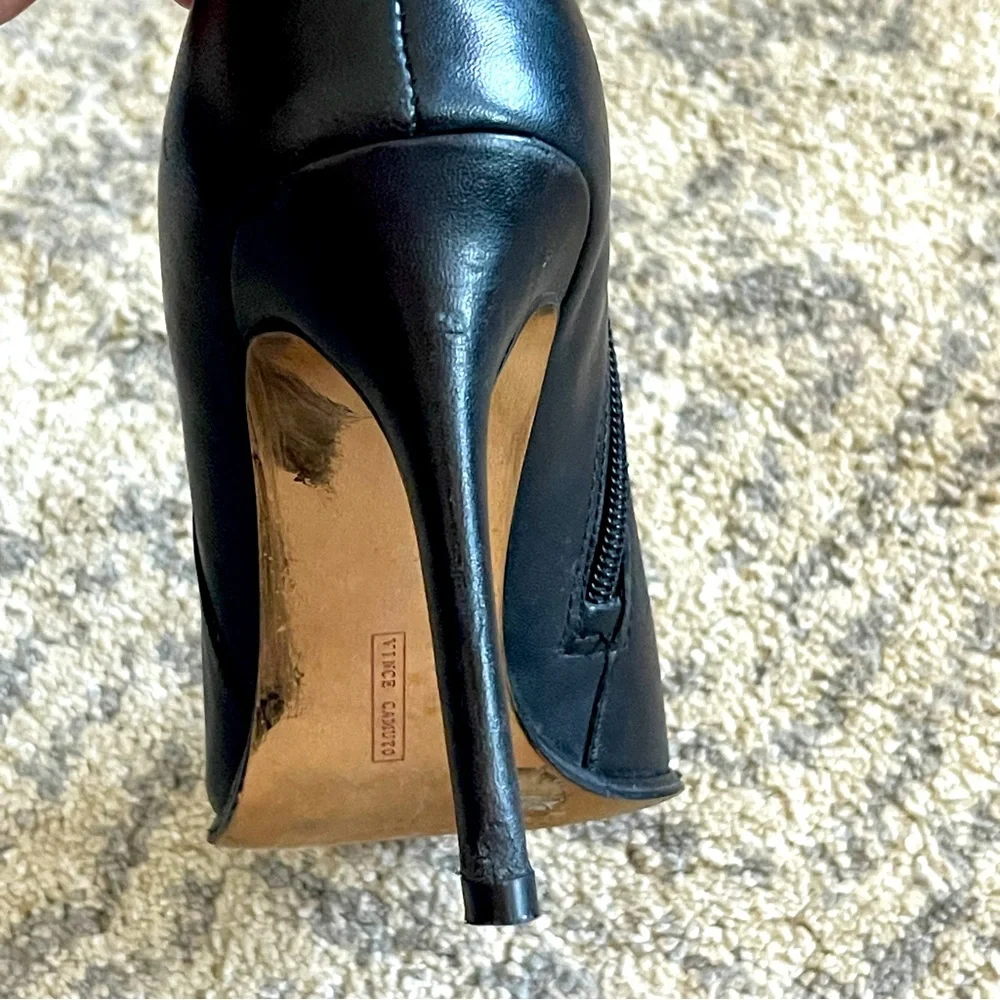 VINCE CAMUTO LEATHER BLACK ANKLE BOOTS WITH GOLD ACCENT - Picture 5 of 7